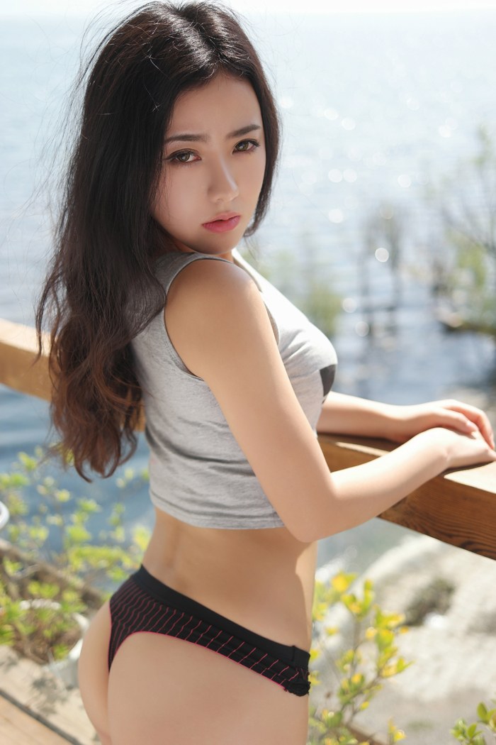 日本美女穿比基尼温心怡手揉巨乳乐趣十足 内衣mm-第4张